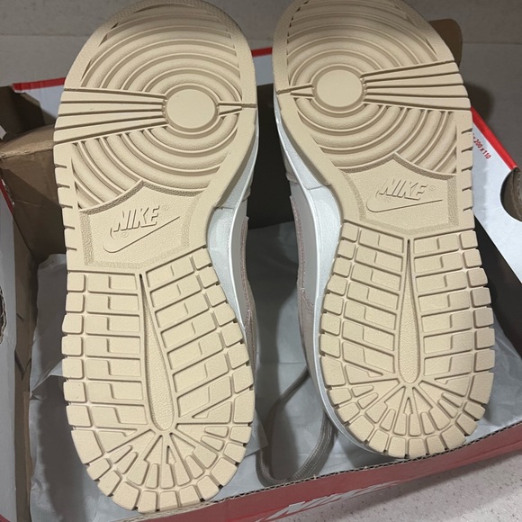 Women’s Nike Dunk Lo Sneakers. New with box. Womens size 9.5. Men’s size 8 - Picture 3 of 4